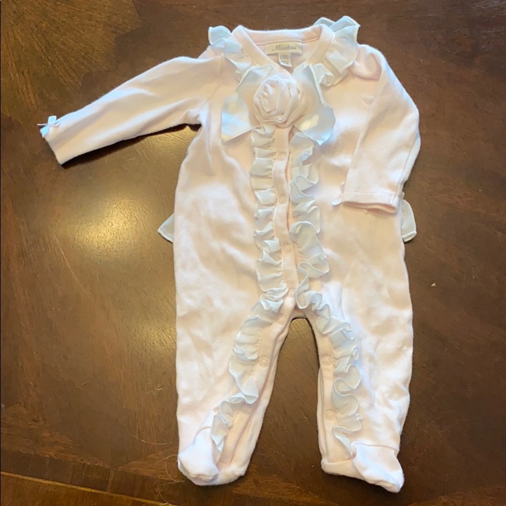 EUC Miniclasix (Bloomingdale’s) pink onesie